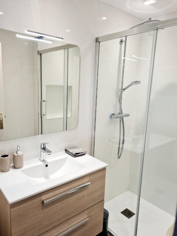 2P Entierement Climatise I Bien Insonorise I Wifi I A 300 M De La Mer I Restaurants Commerces Et Transports A 5Mn A Pied I Ideal 2 Personnes I Possibilite 4 Avec Canape Lit De Qualite I Tres Belle Douche Cagnes-sur-Mer Luaran gambar