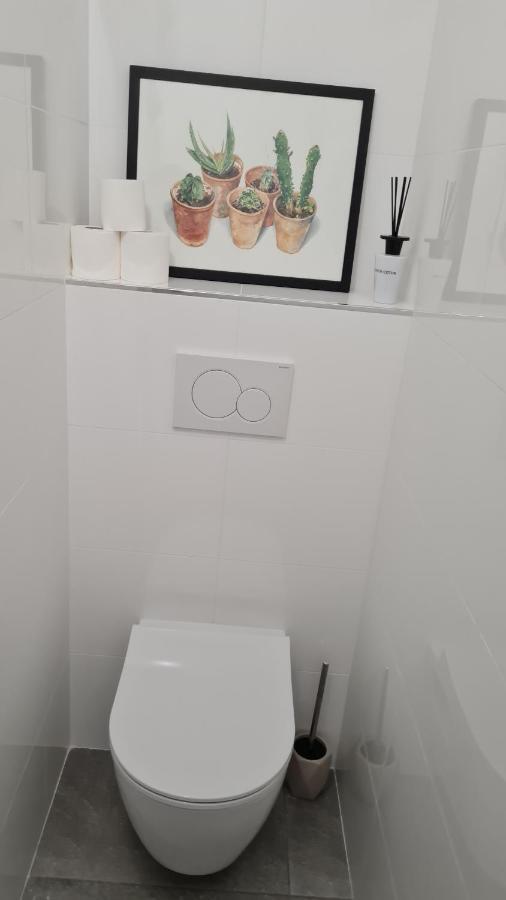 2P Entierement Climatise I Bien Insonorise I Wifi I A 300 M De La Mer I Restaurants Commerces Et Transports A 5Mn A Pied I Ideal 2 Personnes I Possibilite 4 Avec Canape Lit De Qualite I Tres Belle Douche Cagnes-sur-Mer Luaran gambar