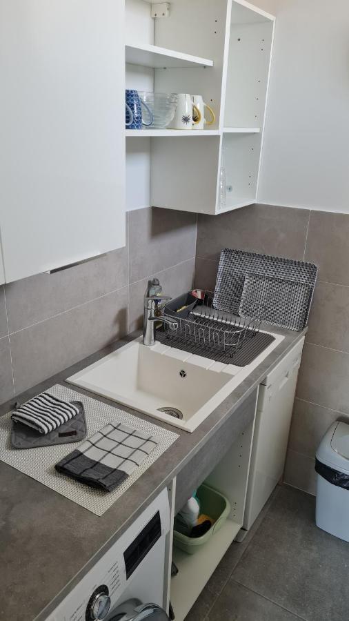 2P Entierement Climatise I Bien Insonorise I Wifi I A 300 M De La Mer I Restaurants Commerces Et Transports A 5Mn A Pied I Ideal 2 Personnes I Possibilite 4 Avec Canape Lit De Qualite I Tres Belle Douche Cagnes-sur-Mer Luaran gambar
